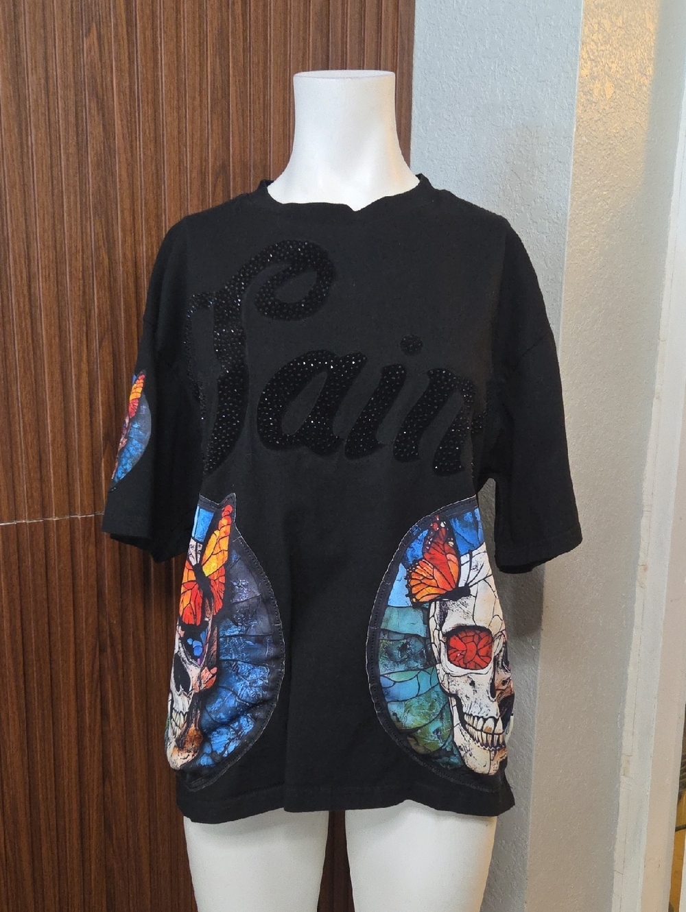 Black Short-Sleeve Tee with Colorful Skull & Butterfly Patches Small Sz [1289]